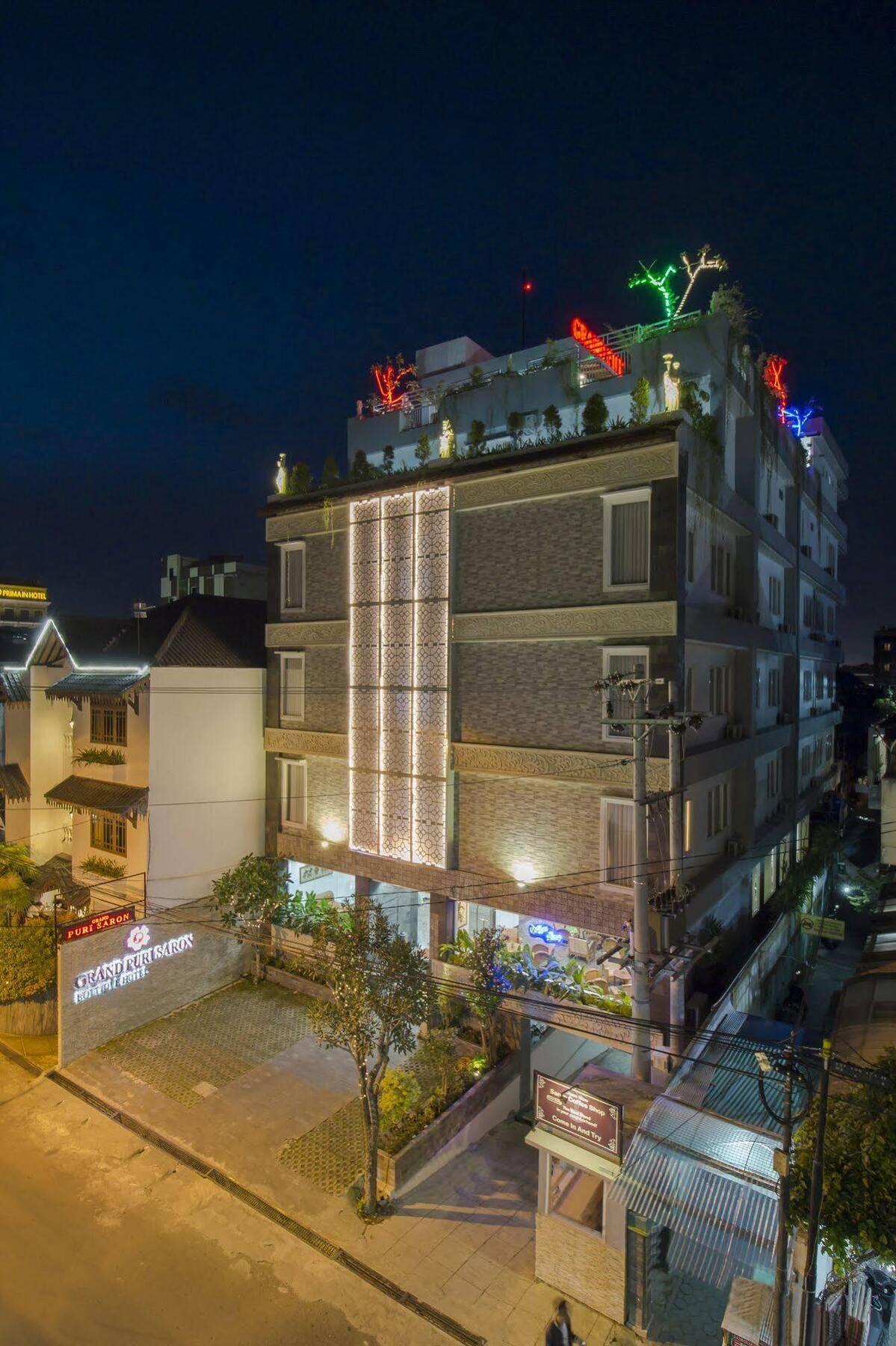 Grand Puri Saron Hotel Malioboro Yogyakarta Bagian luar foto