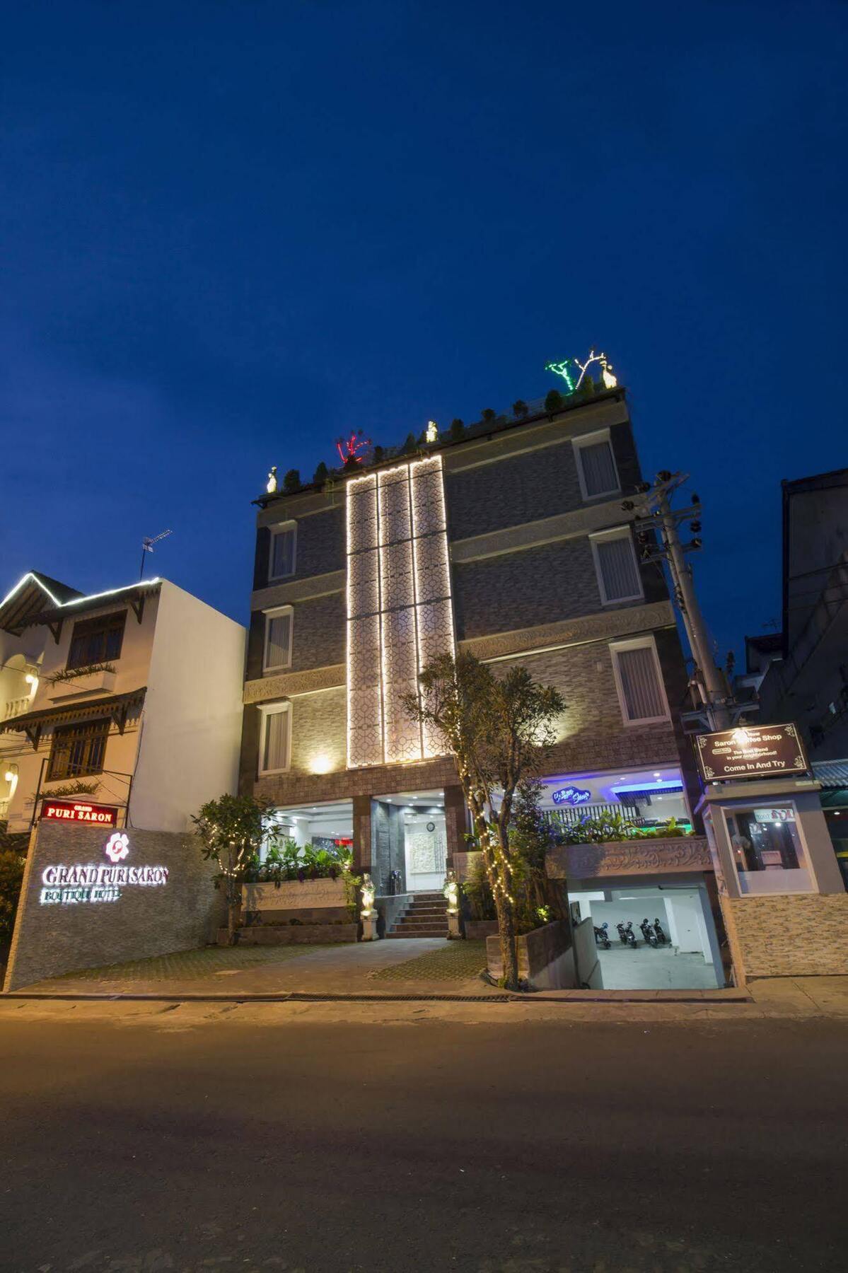 Grand Puri Saron Hotel Malioboro Yogyakarta Bagian luar foto