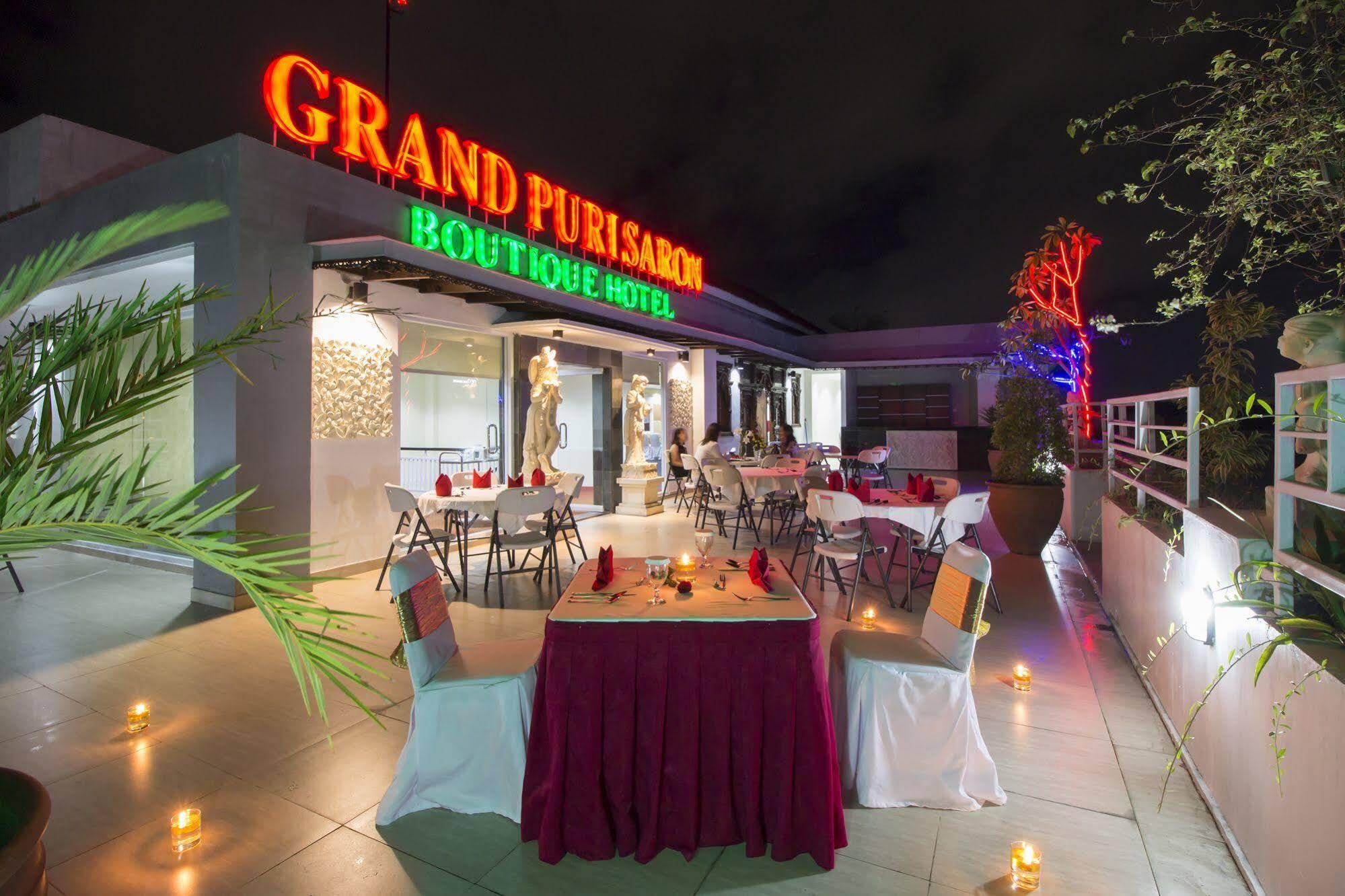 Grand Puri Saron Hotel Malioboro Yogyakarta Bagian luar foto