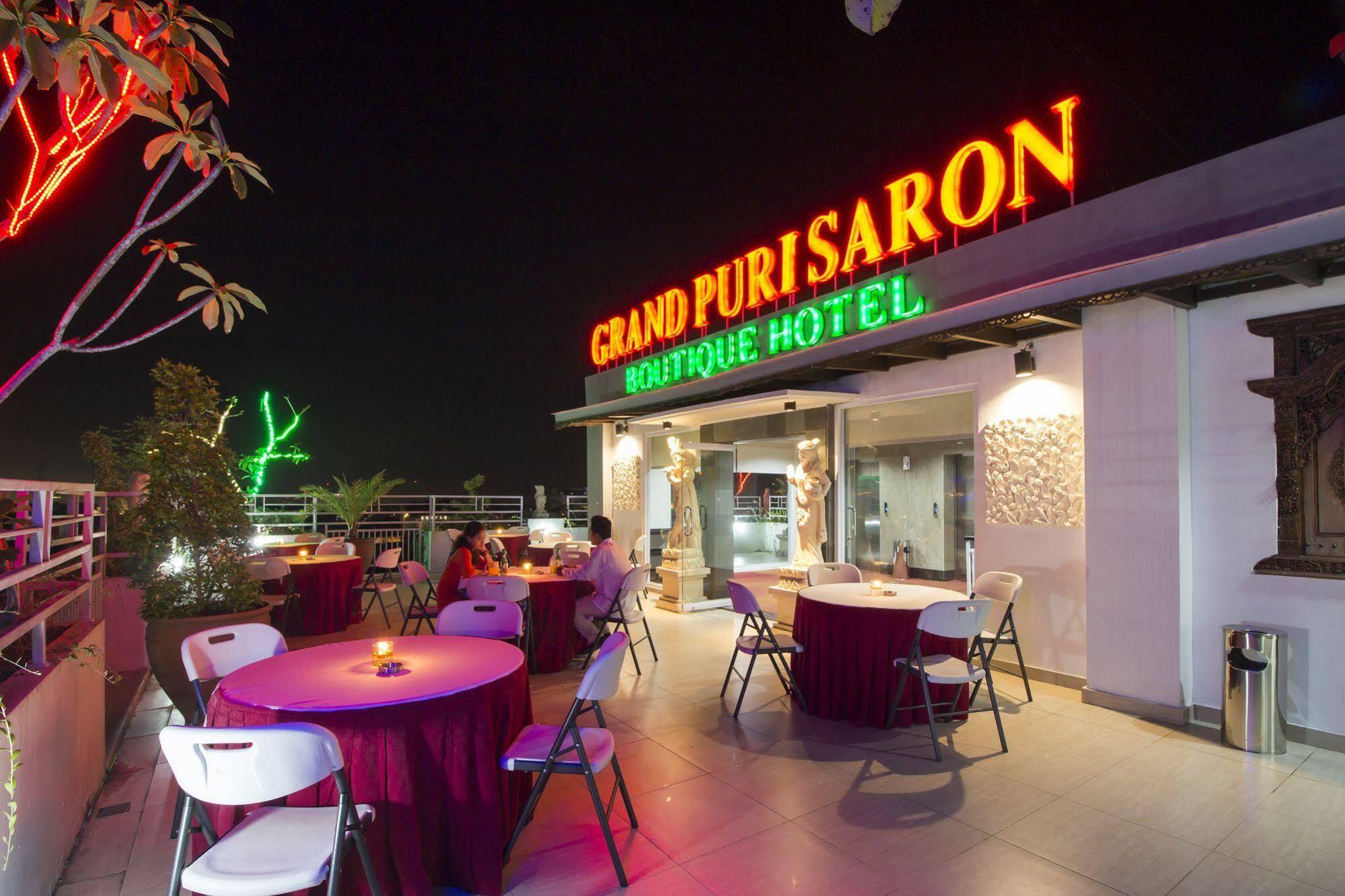 Grand Puri Saron Hotel Malioboro Yogyakarta Bagian luar foto